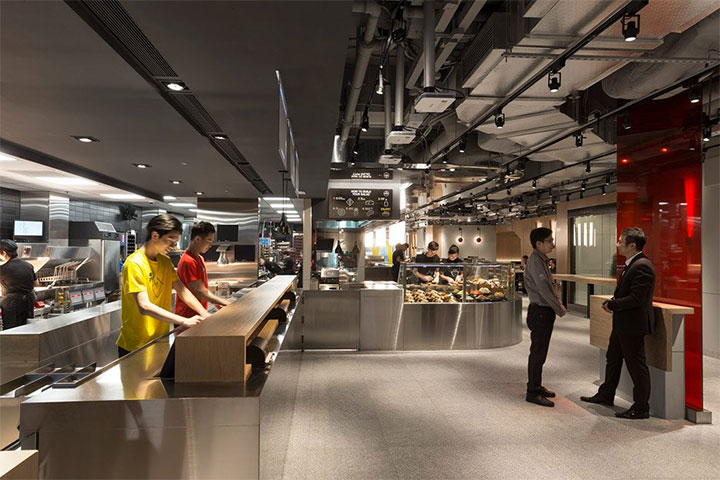 Exposed Kitchen In Fast Food Restaurant Design 