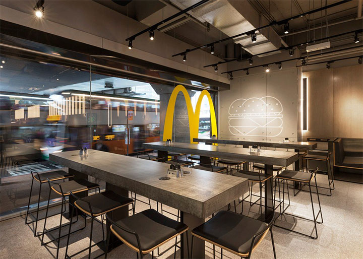 Fast Food Restaurant Branding With Interior Design 