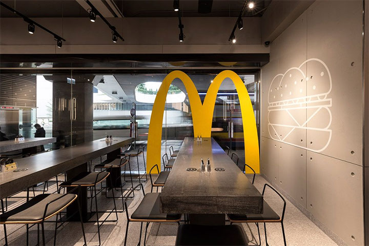 McDonald S Restaurant Interior Design Is Part Of Rebranding Strategy   Modern Fast Food Restaurant Interior Design 