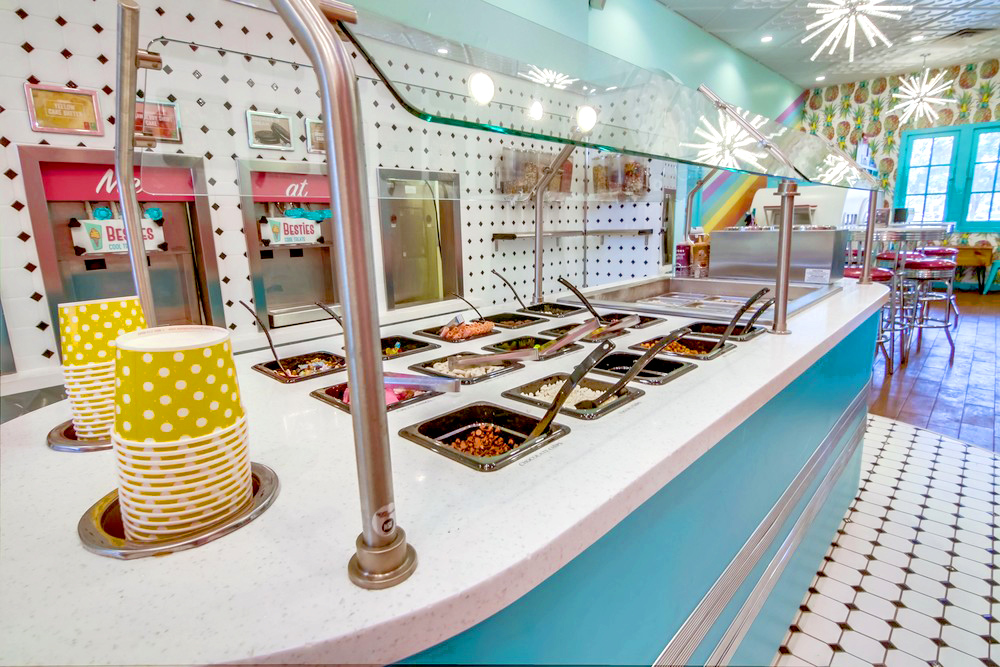 Small size ice cream shop interior 3D design ideas