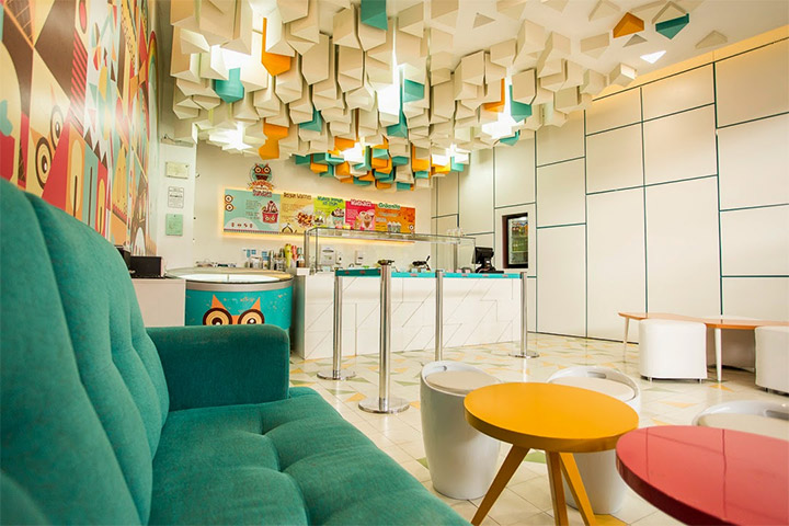 How To Use Bold Colors In Ice Cream Shop Interior Design 