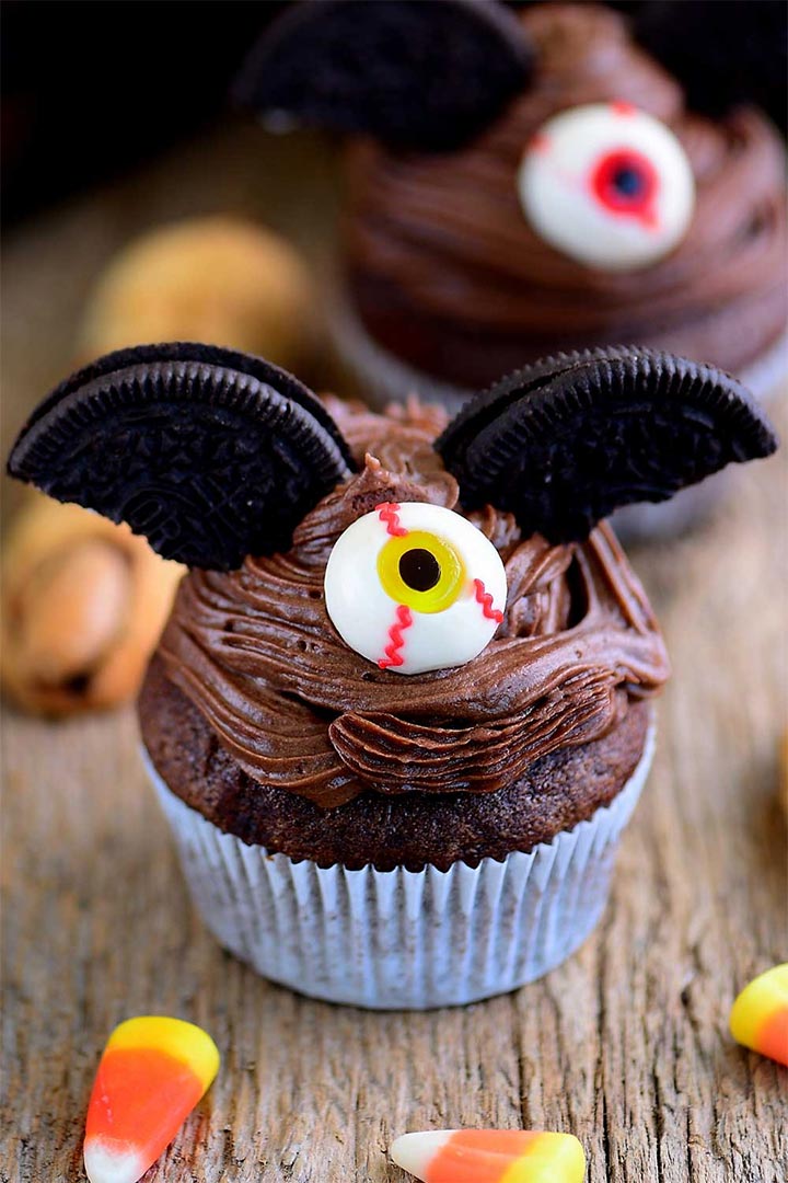 Bat Cupcake with Oreos and candy eyeballs for Halloween