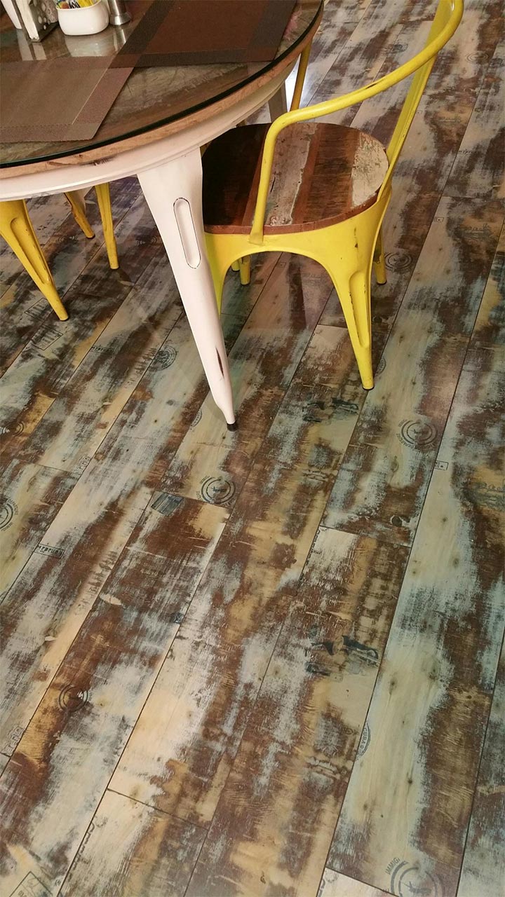Rustic-looking floor planks in cafe interior design.