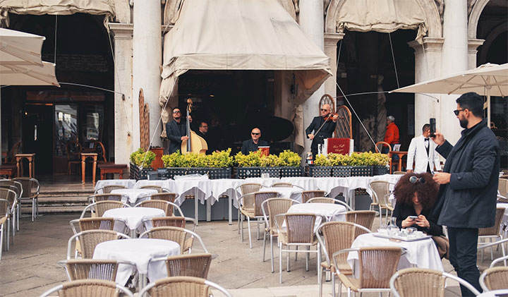Musicians creating a pleasant restaurant ambiance outdoors.